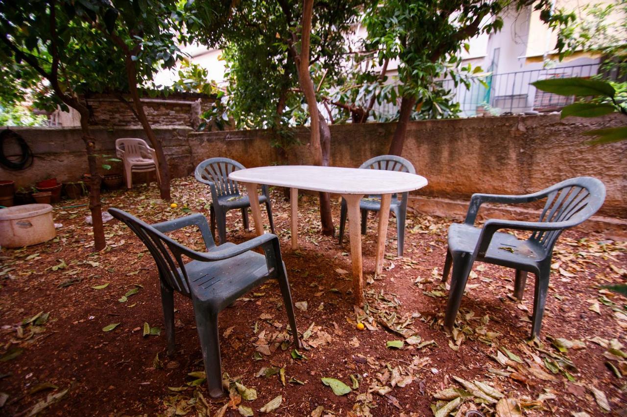 אתונה Birbili Youth Guest House מראה חיצוני תמונה